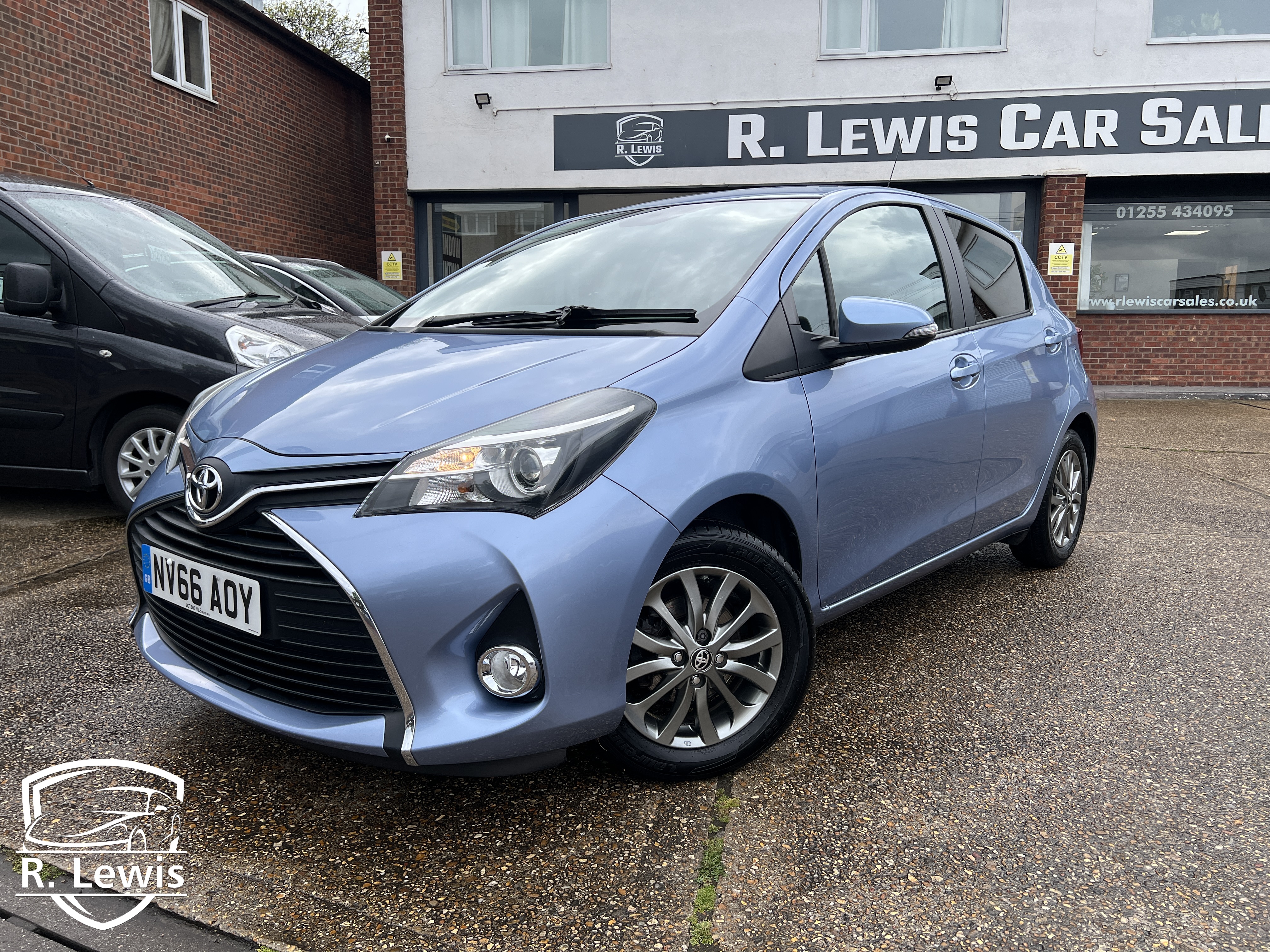 TOYOTA YARIS ICON 1.3 VVT I 33,000 MILES 9 SERVICES 2 OWNERS 1329CC PETROL,...